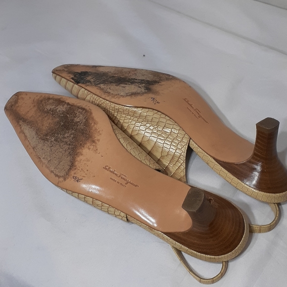 Salvatore Ferragamo cream and tan heels - Picture 10 of 11